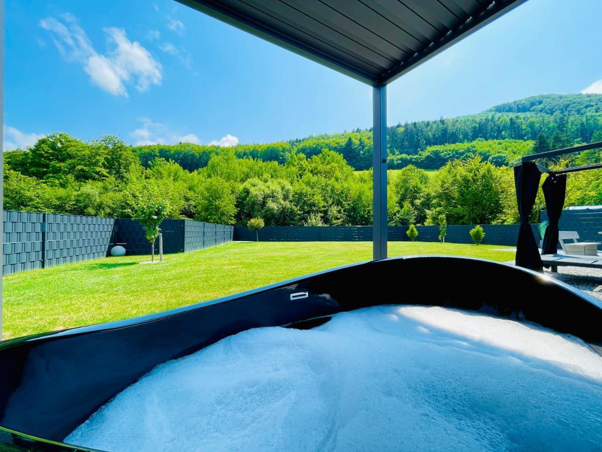 Voralpen Lodge - Ferienhaus Mit Gym & Wellnessbereich Traisen Exterior foto